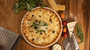 Dört Peynirli Pizza (Formaggi)